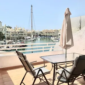 En Puerto Marina B32 Spain