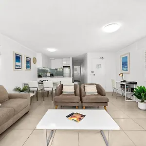 Surfers Paradise- Meters From The Beach! Australia
